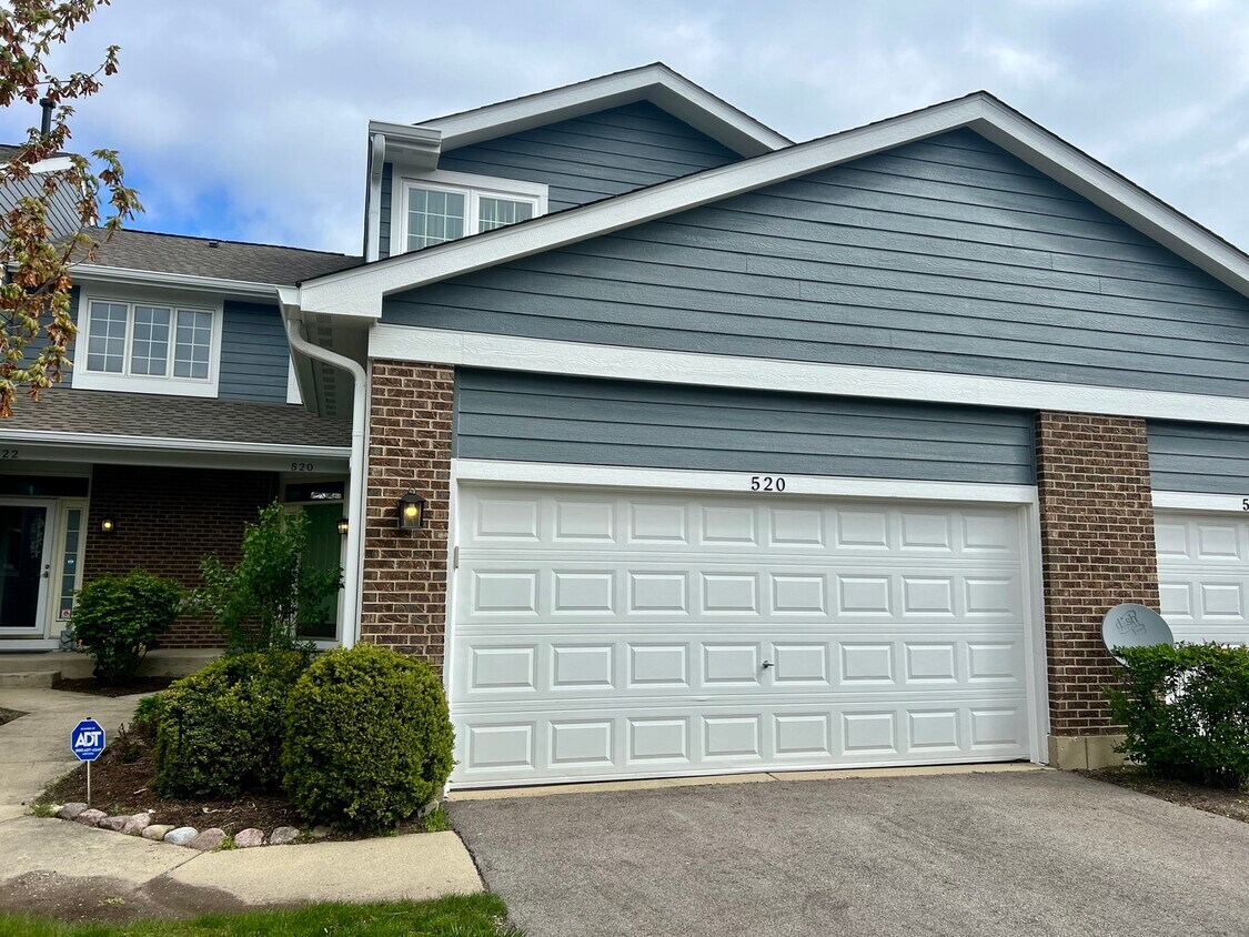Primary Photo - 520 W Parkside Dr