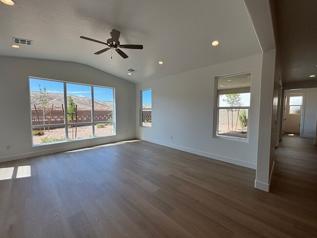 Foto del edificio - BRAND NEW 4 BEDROOM HOME OR RENT!