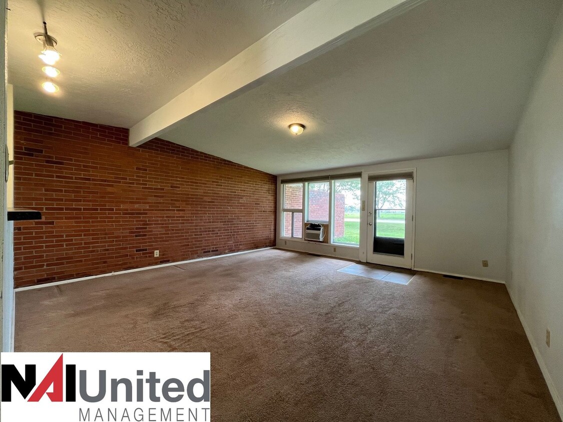 Building Photo - Three bedroom, one bathroom duplex for rent