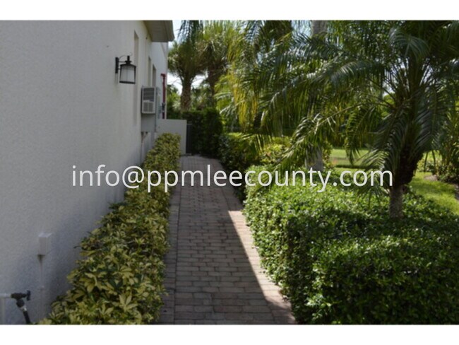 Building Photo - Beautiful Ground Floor Luxury Condo in Eme...