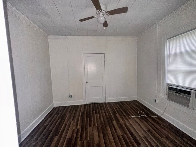 Building Photo - 4 bedroom, 1 bathroom home in Gatesville