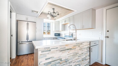 Building Photo - 2020 W Union Hills Dr