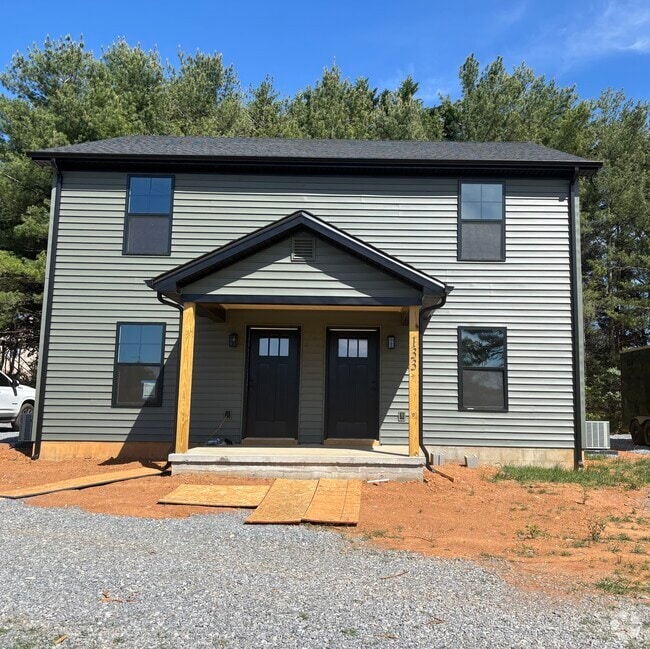 Building Photo - 176 Savage Ln