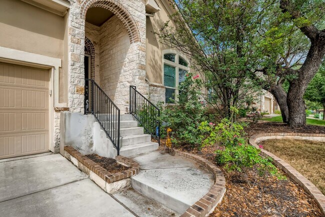 Building Photo - Stunning 4BR/3Bath 1-story luxury home in ...