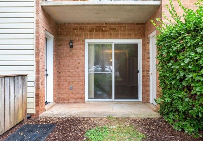 Building Photo - 18334 Streamside Dr