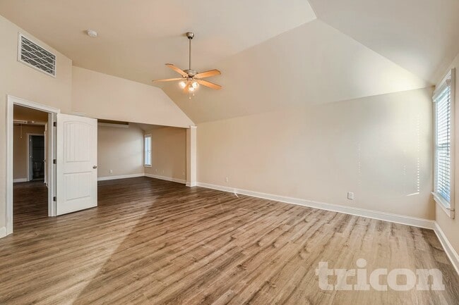 Building Photo - 296 Prescott Dr