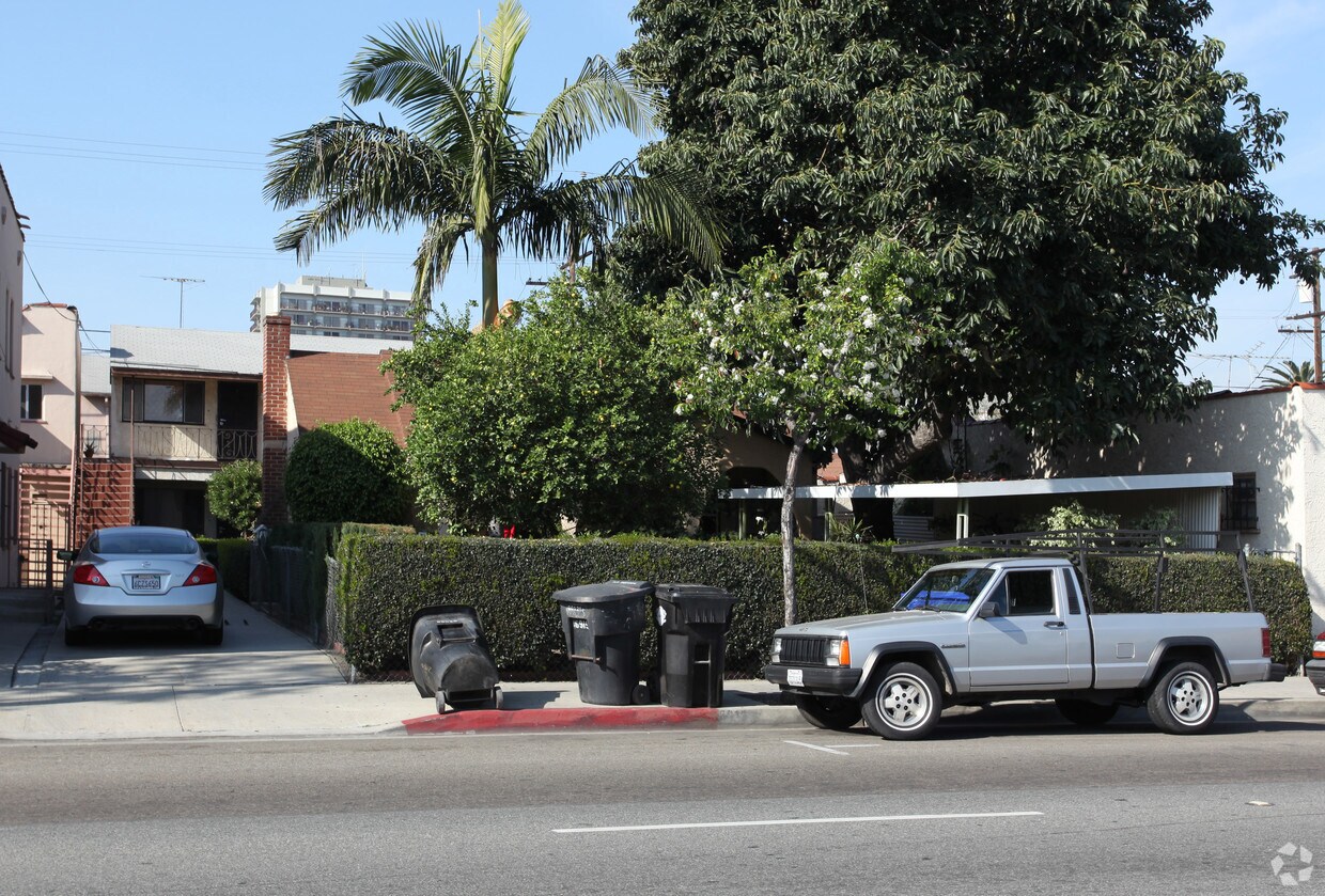 Foto del edificio - 6919 Miles Ave
