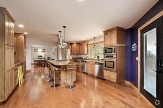 Building Photo - 3212 E MacDonald Dr