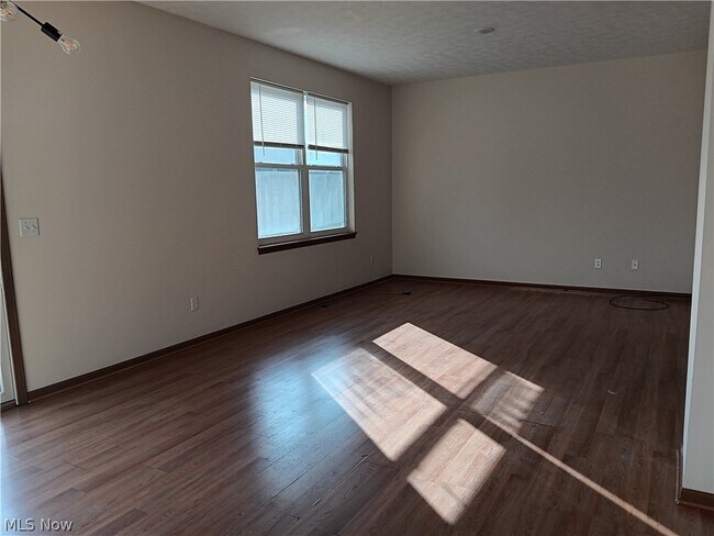 Foto del edificio - 4183 Westbrook Dr