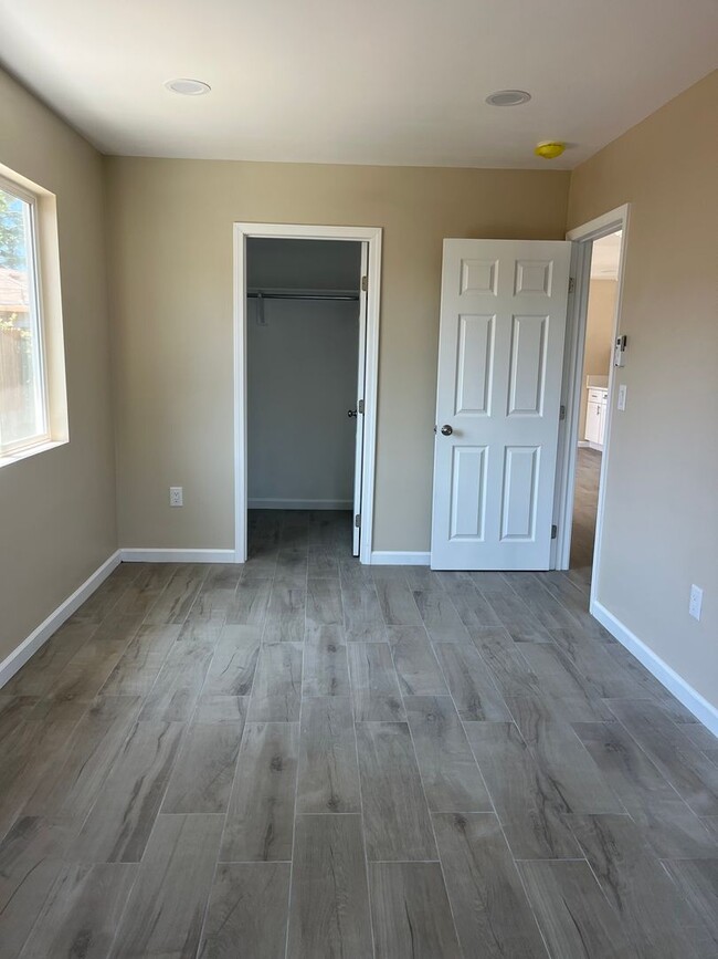 Building Photo - Penny Dr (8903)