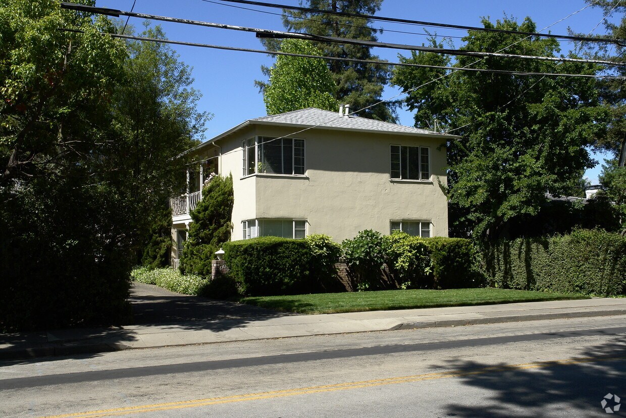 Primary Photo - 675 University Dr