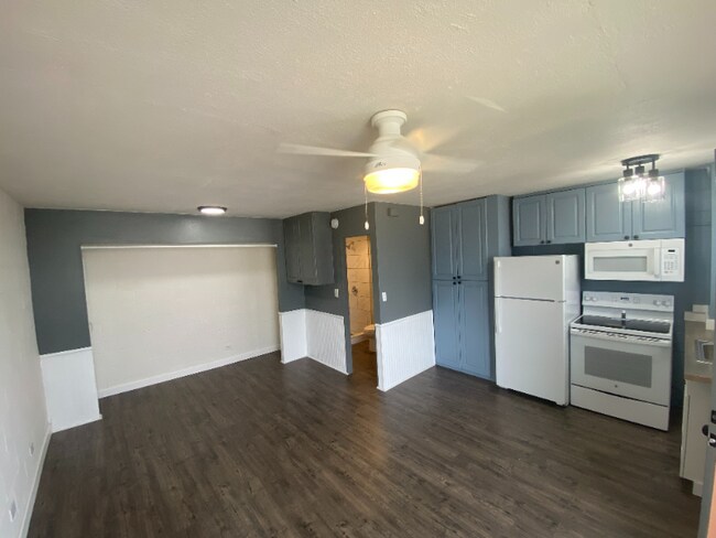 Building Photo - 636 Nalanui St