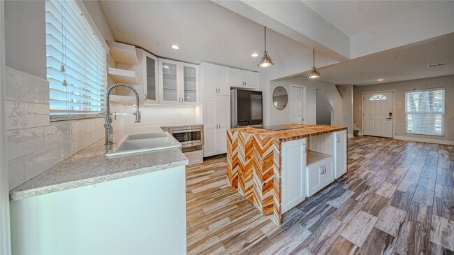 Building Photo - 764 Worthshire St