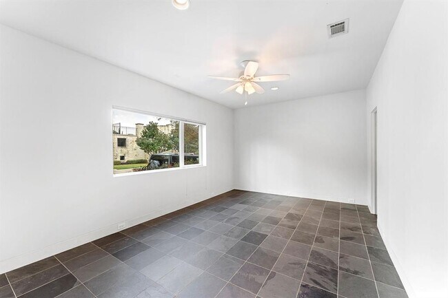 Building Photo - 107 Willard St