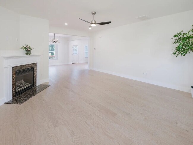 Building Photo - Spacious 4BR House in Mooresville