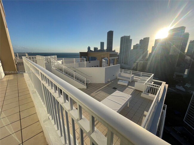 Foto del edificio - 801 Brickell Key Blvd