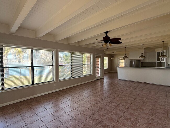 Foto del edificio - Lake House for Rent!  3BD/2B Home on Long ...