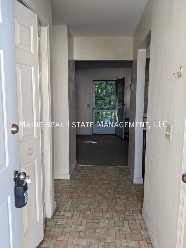 Foto del edificio - 114 Main Rd S