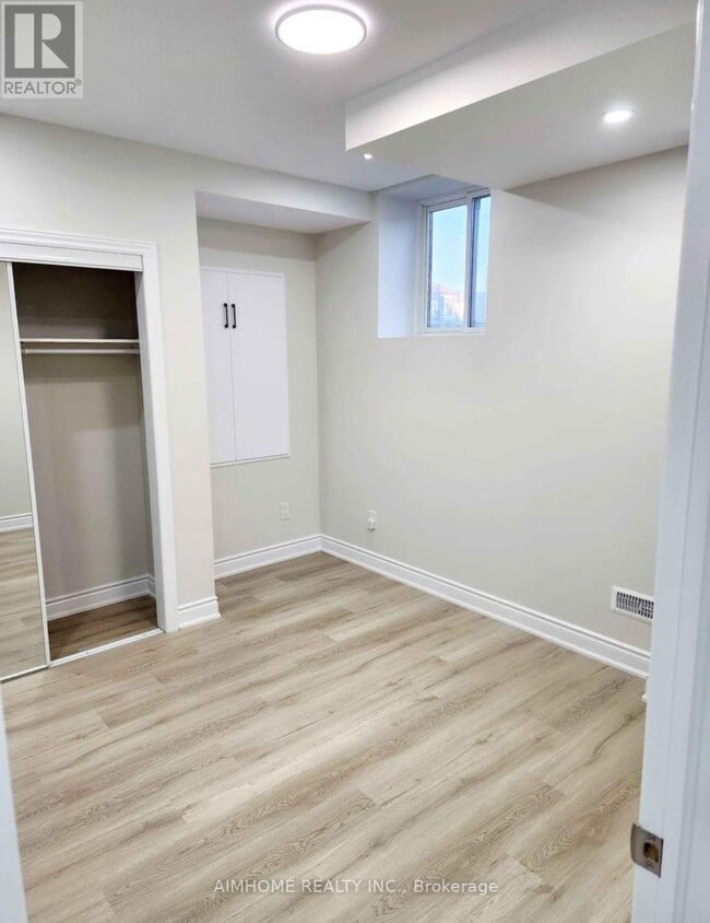 Photo du bâtiment - 4 Flagg Ave