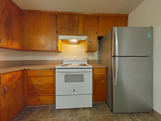 Building Photo - 2 Bedroom Apartment ~ Close to Campus