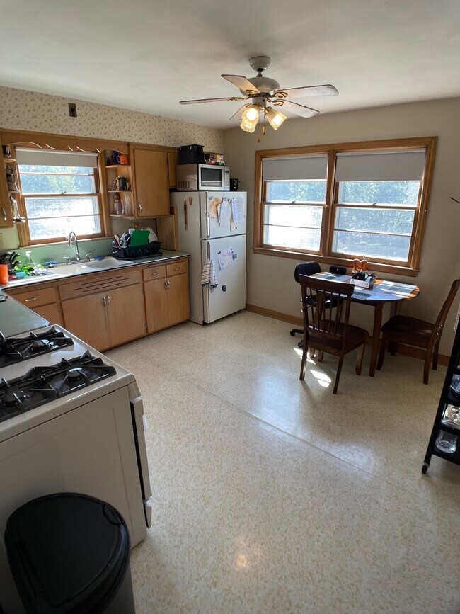 Kitchen - 3239 N 91st St