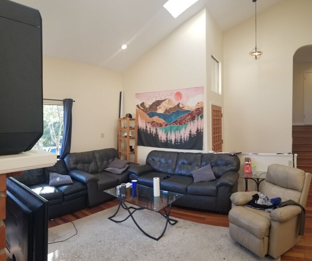 6 bed 4 bath LARGE home in SLOClose to Po... House Rental in San