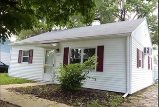 Building Photo - 1324 Fairlawn Dr