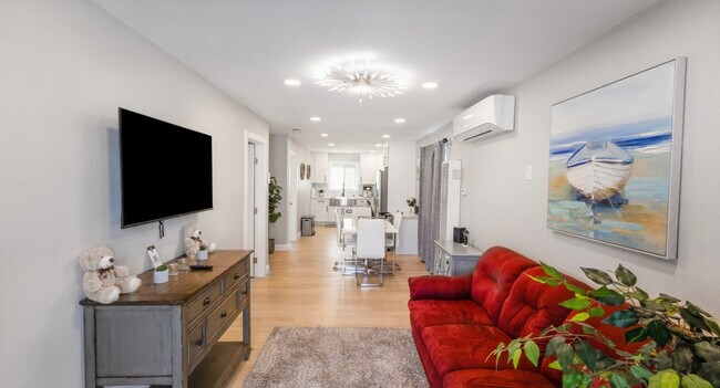 Foto del edificio - 8354-56 Adams St