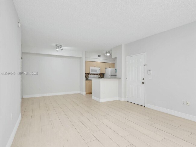 Foto del edificio - 1235 Reserve Way