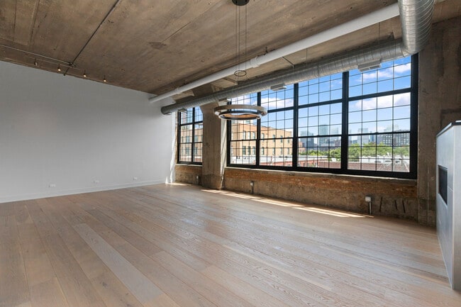 Building Photo - 17 S Loomis St