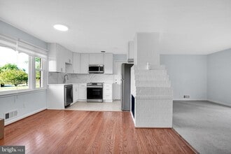 Building Photo - 13209 Thornton Dr