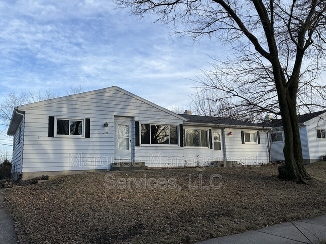 Building Photo - 2717 Victoria Ln