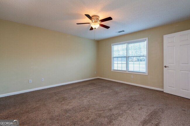 Building Photo - 135 Sandwood Dr