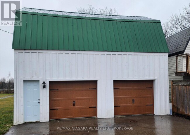 Photo du bâtiment - 549 Ridge Rd N