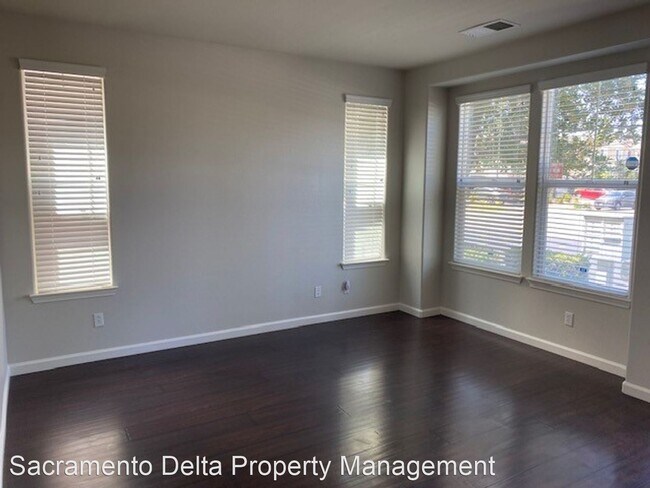 Building Photo - 3 br, 2.5 bath House - 3128 Village Plaza ...