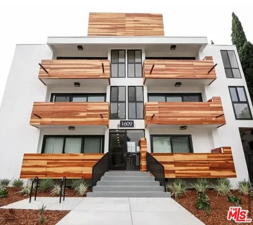 Foto principal - 1609 Veteran Ave