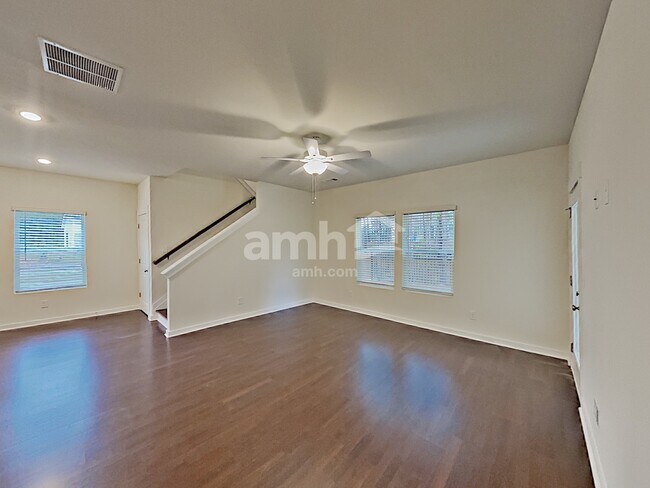 Foto del edificio - 524 Camp Drive