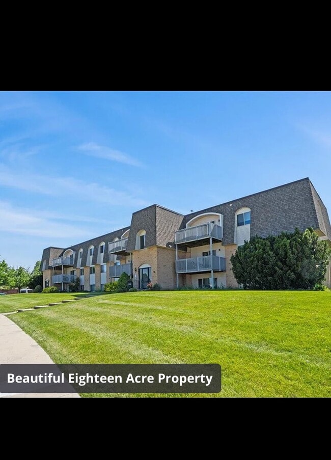 Building Photo - Country Club View