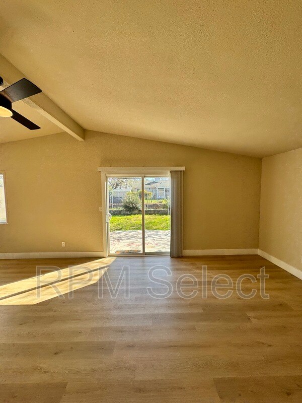 Foto del edificio - 6551 Channing Dr
