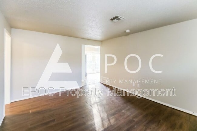 Building Photo - 5009 Brookdale Dr