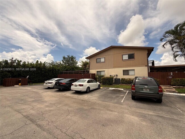 Building Photo - 4300 Landar Dr