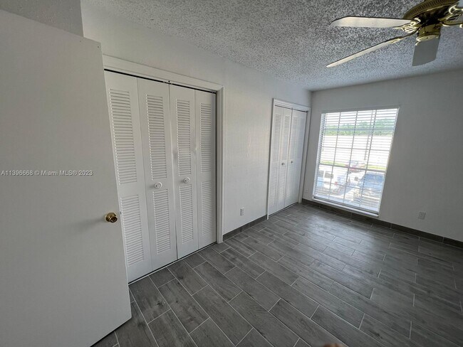 Building Photo - 325 WYMORE Rd