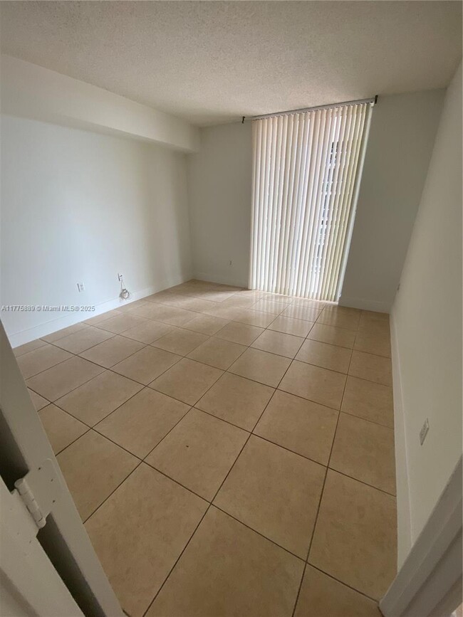Foto del edificio - 5085 NW 7th St