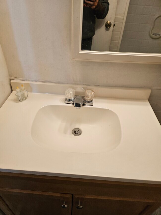 Foto del edificio - 1223 Hickory Ave