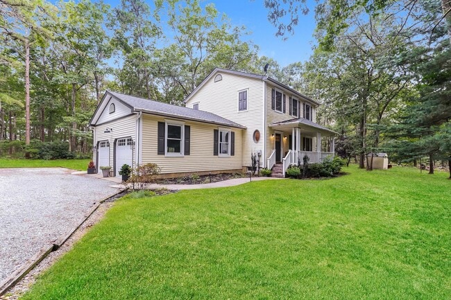 Building Photo - Private 3-Bedroom Home on 5 Acres with Mod...