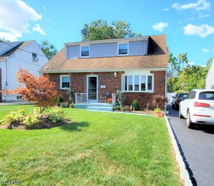 Primary Photo - 552 Broughton Ave
