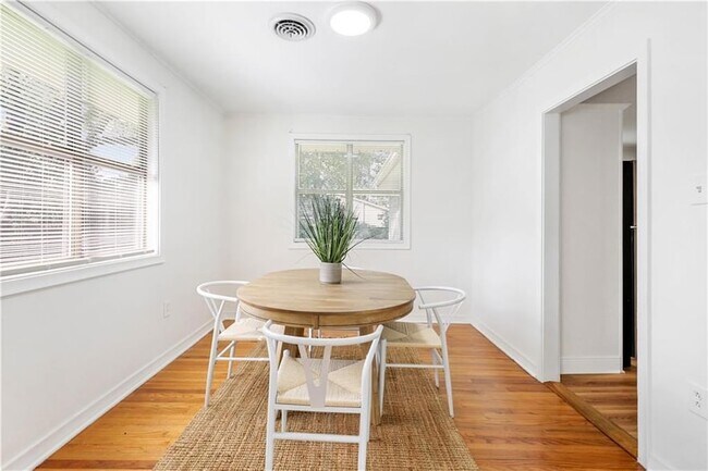 Building Photo - 513 W 13th Ave