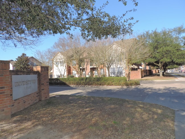 Building Photo - 710 E Boyd Dr
