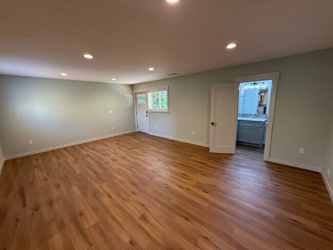 Foto del edificio - 805 Boxwood Ln SE