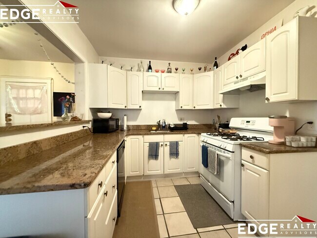 Building Photo - 74 Egmont St